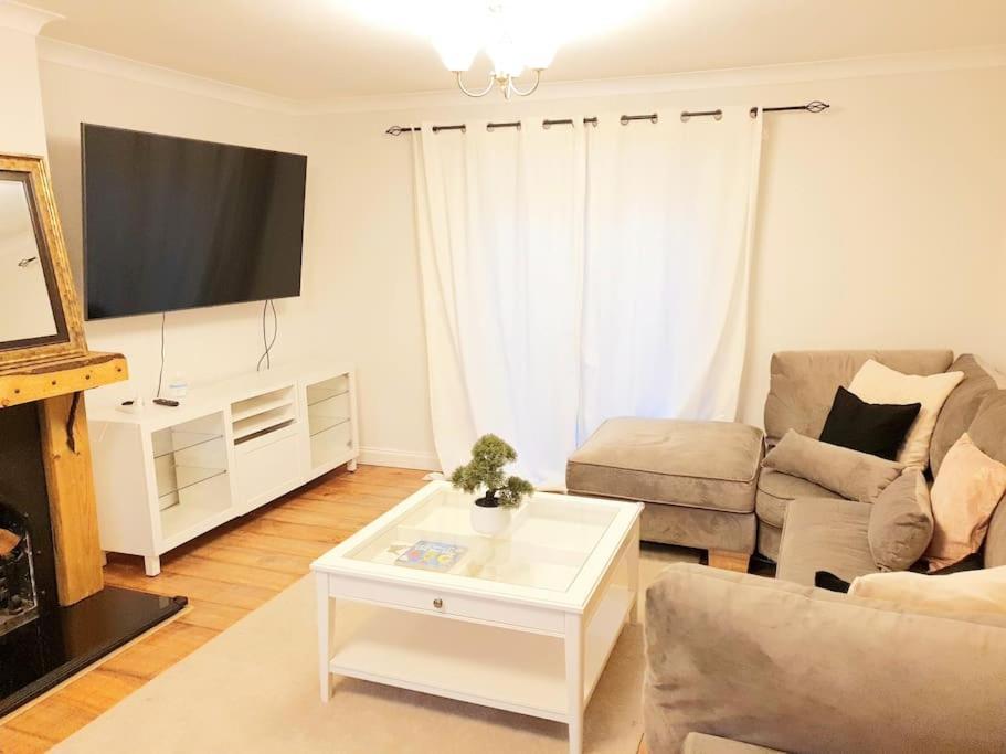 Specious 3Bed Property With Parking & Large Garden Aveley Exterior foto