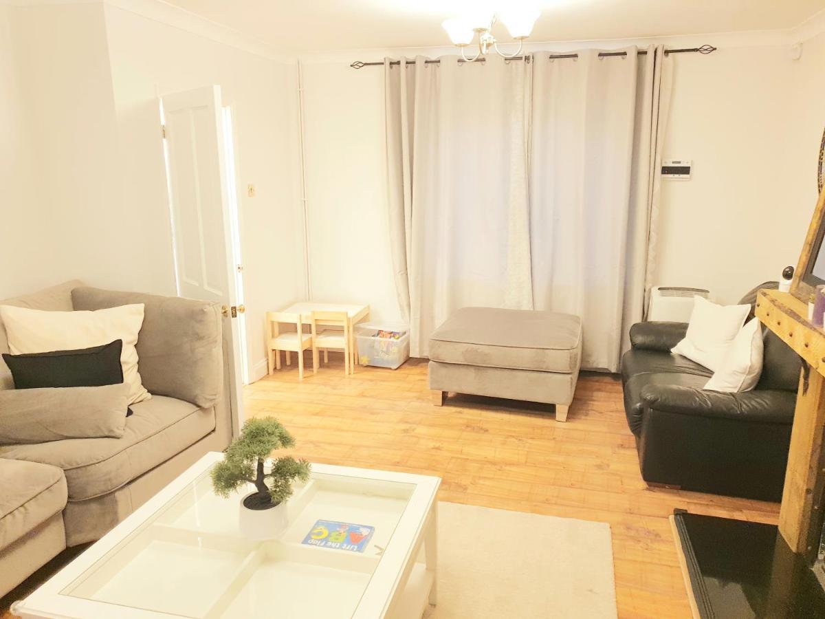 Specious 3Bed Property With Parking & Large Garden Aveley Exterior foto